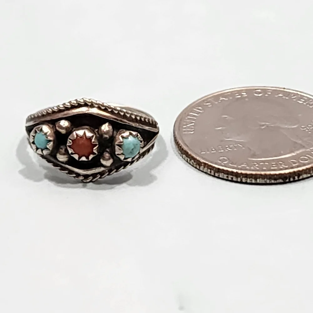 Vintage Native Turquoise and Coral Sterling Ring - Picture 4 of 5